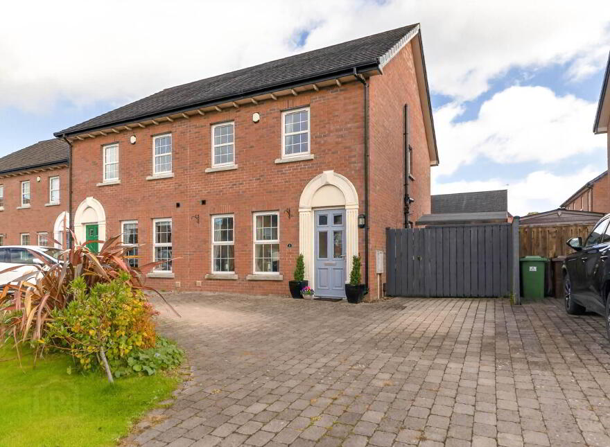 2 Meadow Crescent, Lisburn, BT28 3RN