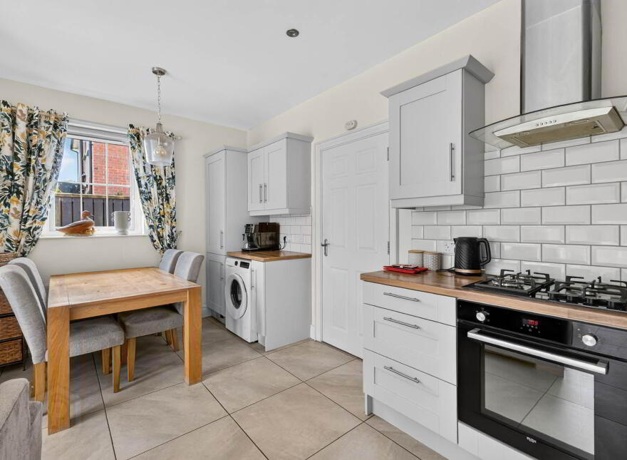 2 Meadow Crescent, Lisburn, BT28 3RN