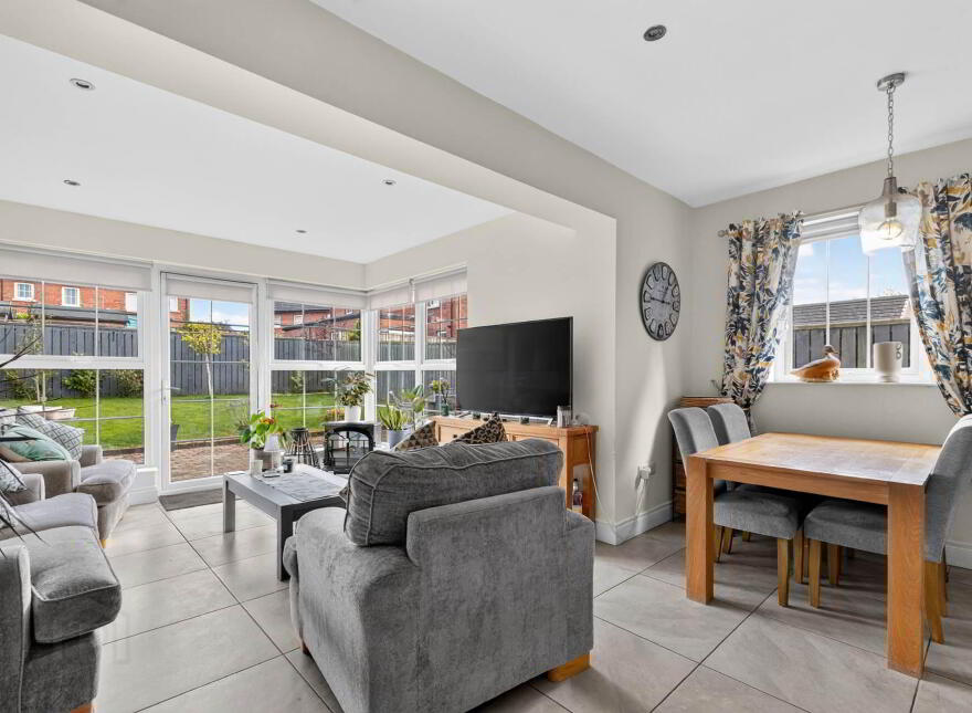 2 Meadow Crescent, Lisburn, BT28 3RN