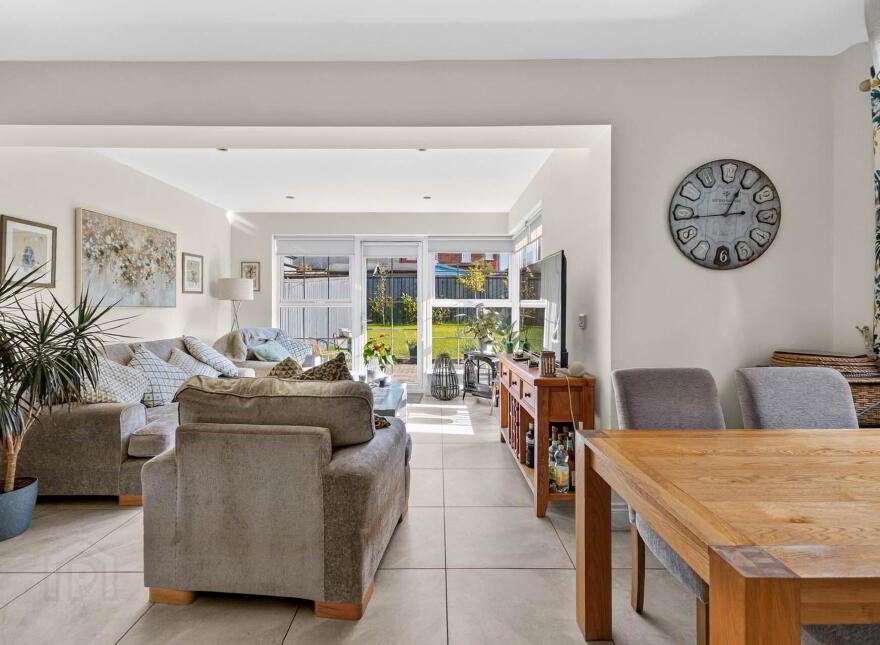 2 Meadow Crescent, Lisburn, BT28 3RN