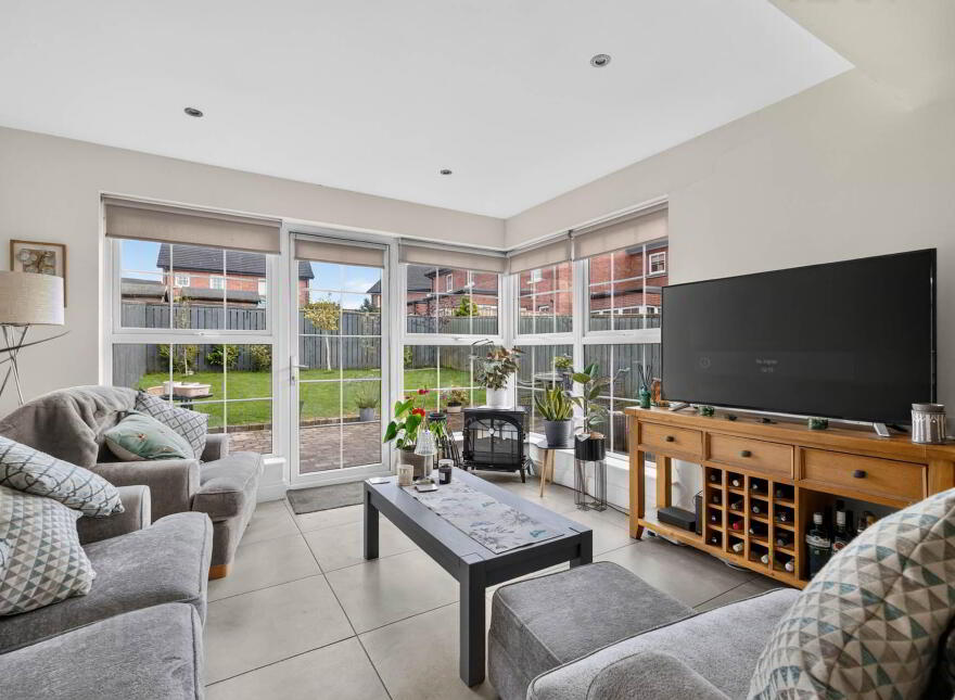 2 Meadow Crescent, Lisburn, BT28 3RN
