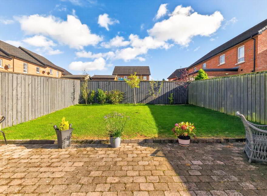 2 Meadow Crescent, Lisburn, BT28 3RN