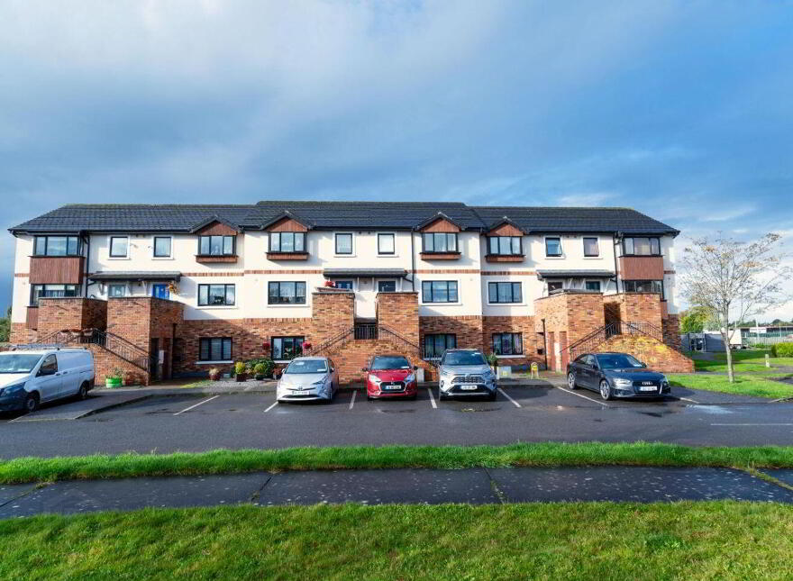 25 Macregol Cuirt, Birr, R42NY26