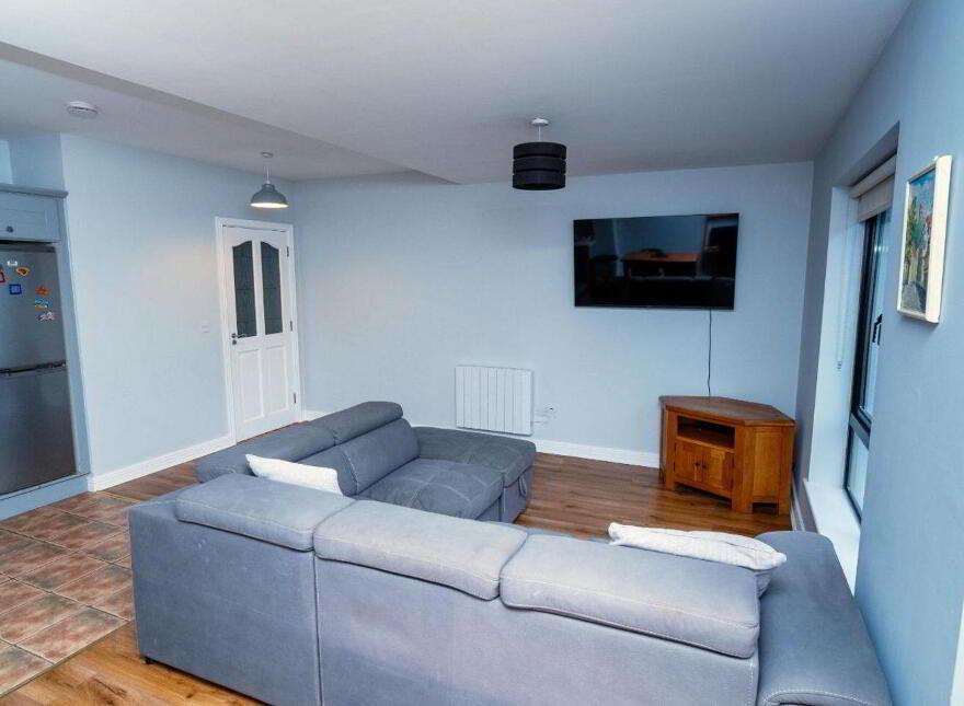 25 Macregol Cuirt, Birr, R42NY26