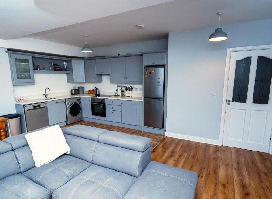 25 Macregol Cuirt, Birr, R42NY26