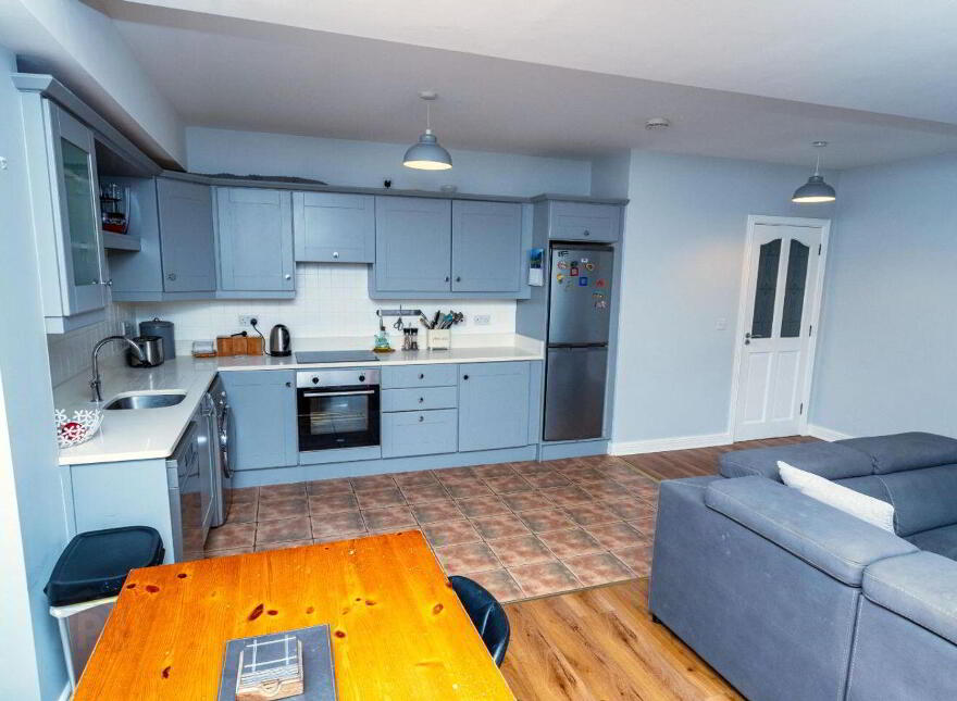 25 Macregol Cuirt, Birr, R42NY26