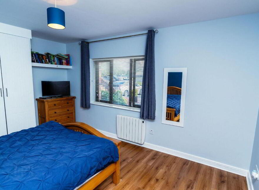 25 Macregol Cuirt, Birr, R42NY26