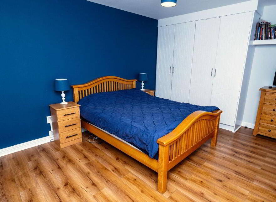 25 Macregol Cuirt, Birr, R42NY26