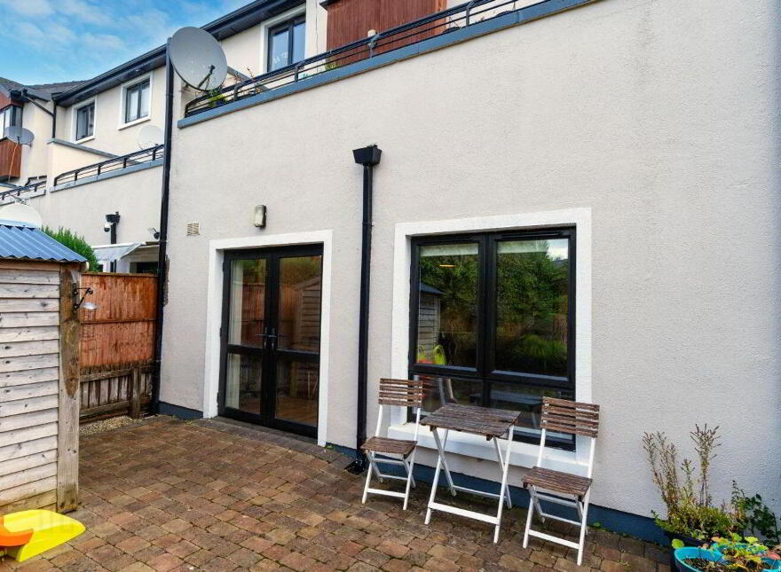 25 Macregol Cuirt, Birr, R42NY26