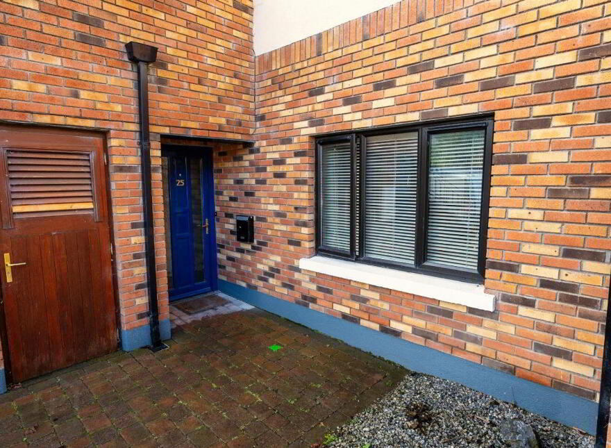 25 Macregol Cuirt, Birr, R42NY26