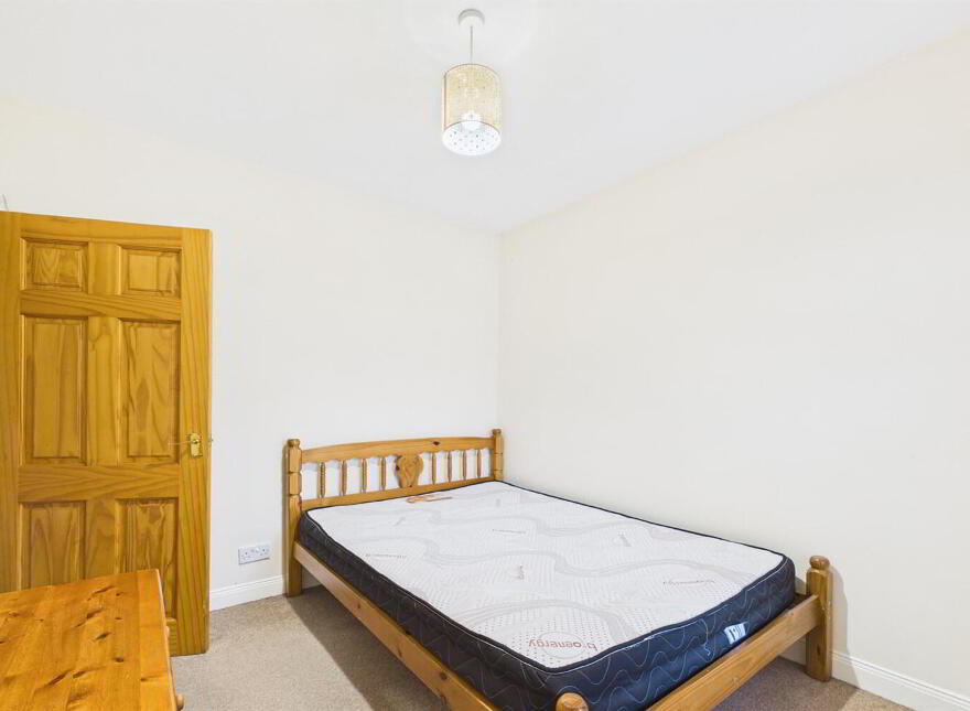 32 Hollycroft Avenue, Belfast, BT5 5JE