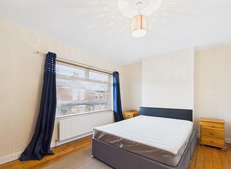 32 Hollycroft Avenue, Belfast, BT5 5JE
