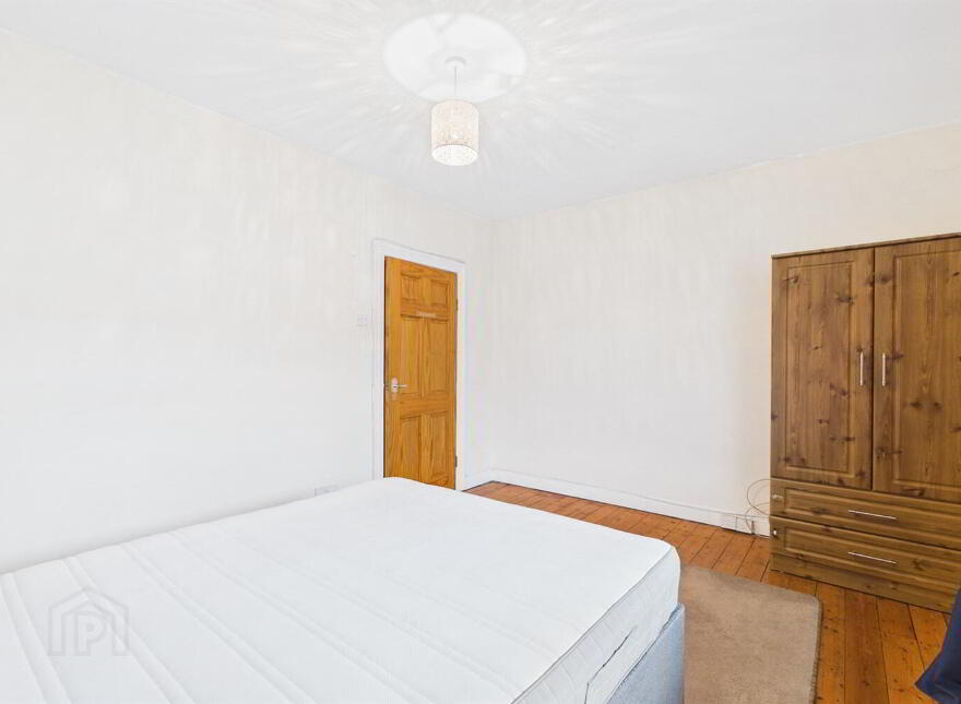 32 Hollycroft Avenue, Belfast, BT5 5JE