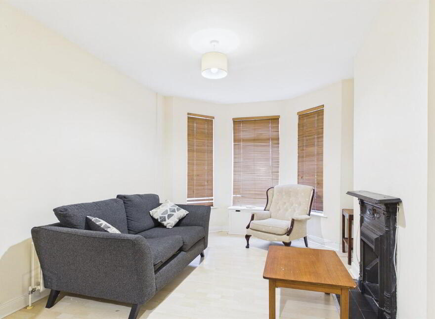 32 Hollycroft Avenue, Belfast, BT5 5JE