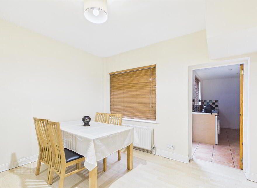 32 Hollycroft Avenue, Belfast, BT5 5JE