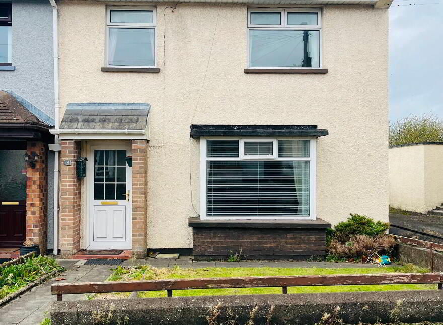8 Bellair Park, Larne, BT40 2ES photo
