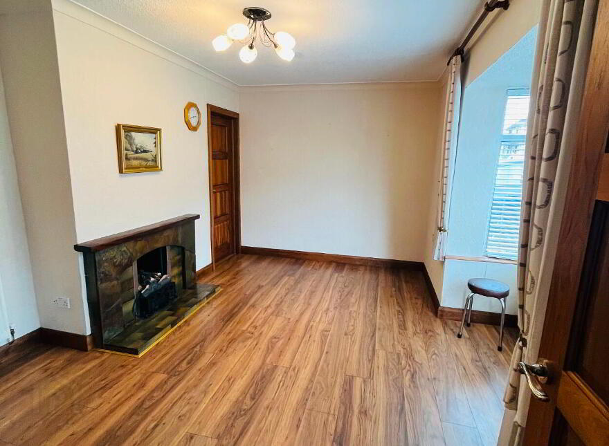 8 Bellair Park, Larne, BT40 2ES