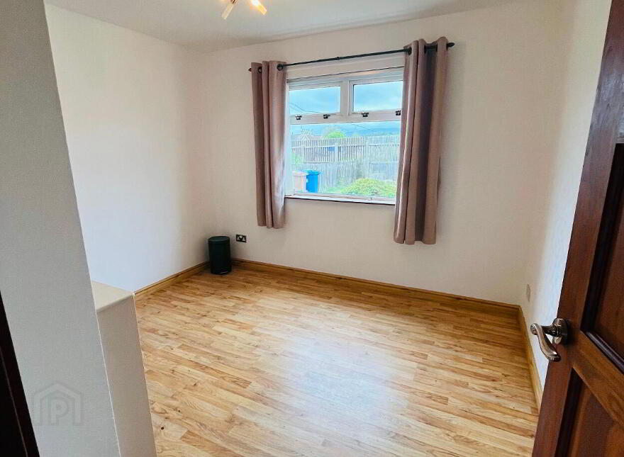 8 Bellair Park, Larne, BT40 2ES