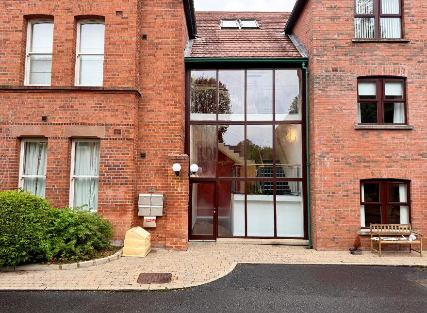 Apt E, Seaver House, 138 Malone Road, Belfast, BT9 5LH