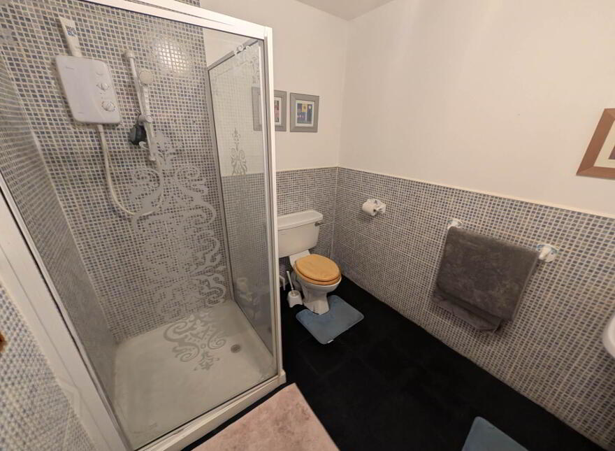 6 Meadowhill, Glen Road, Belfast, BT11 8QR