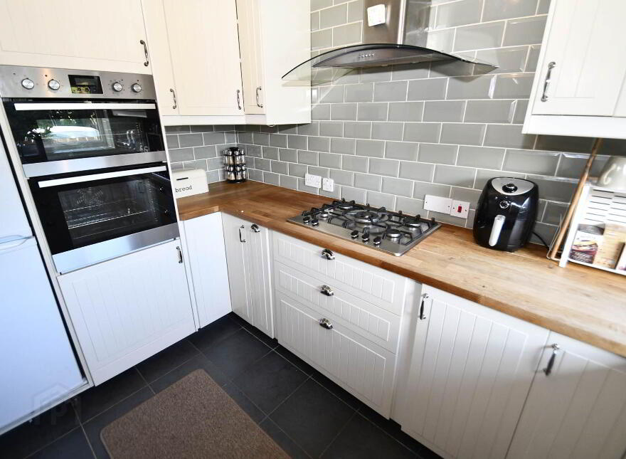 220a Upper Lisburn Road, Finaghy, Belfast, BT10 0LB