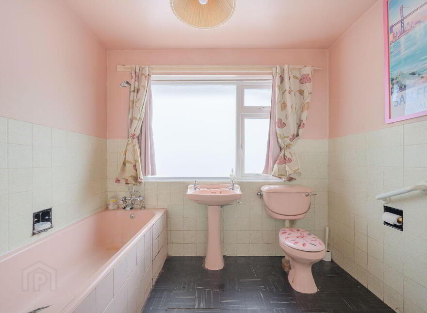 18 Fort Road, Helens Bay, BT19 1LA