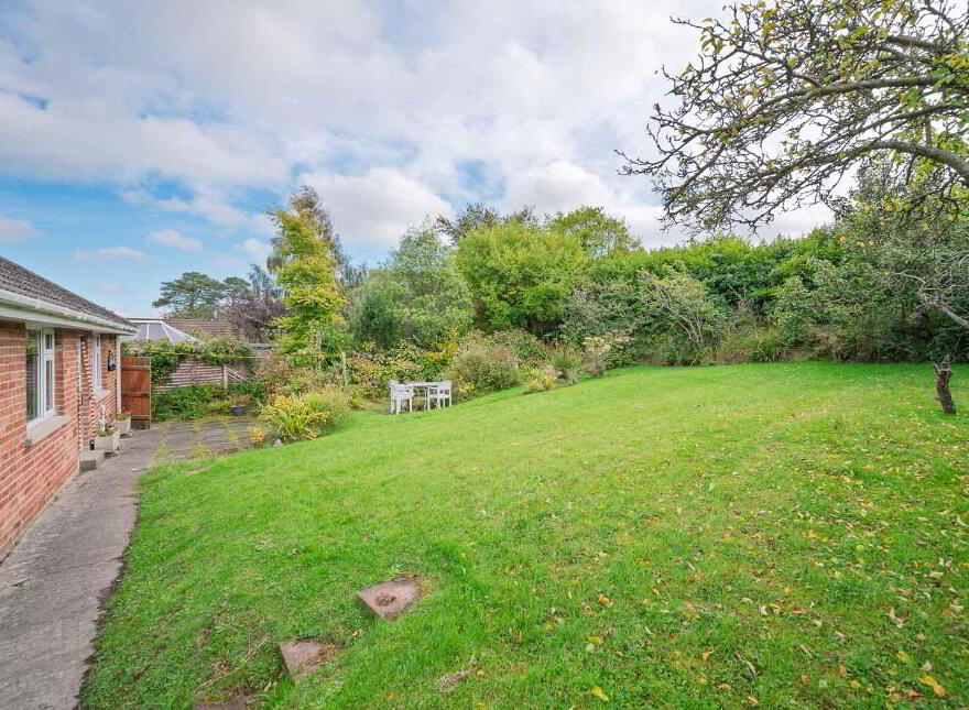 18 Fort Road, Helens Bay, BT19 1LA