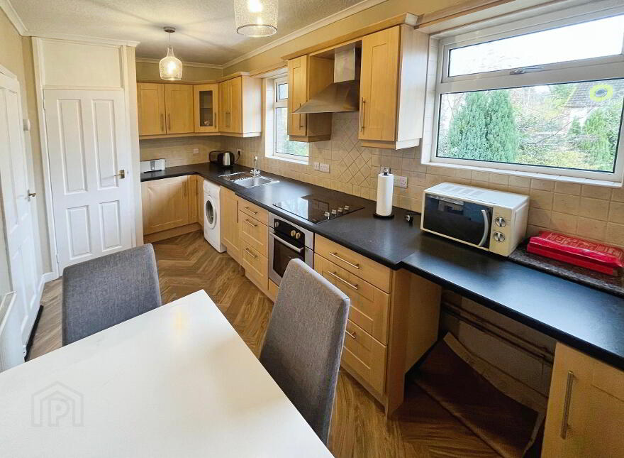 16 Lawnmount Crescent, Lisburn, BT27 4TT