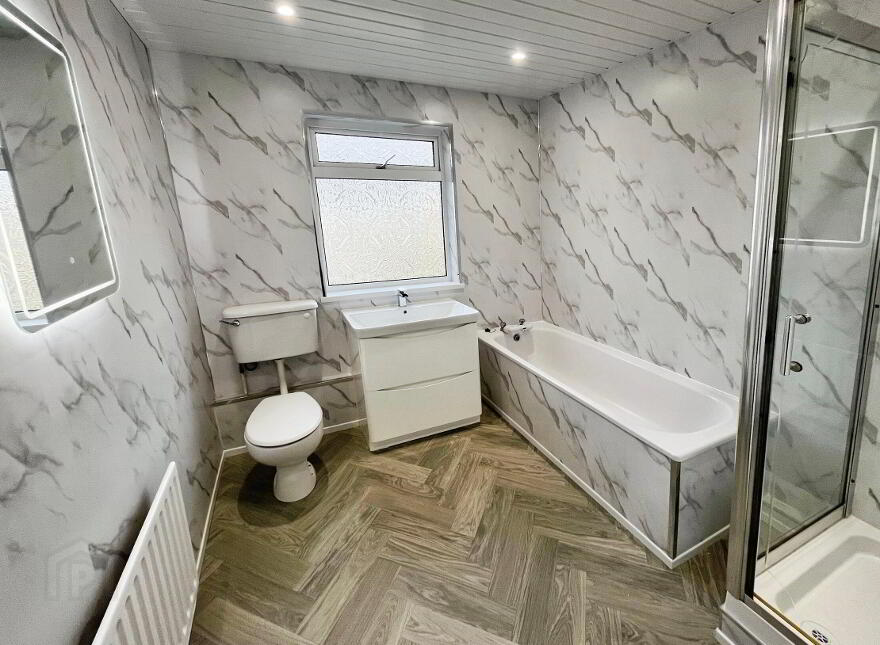 16 Lawnmount Crescent, Lisburn, BT27 4TT