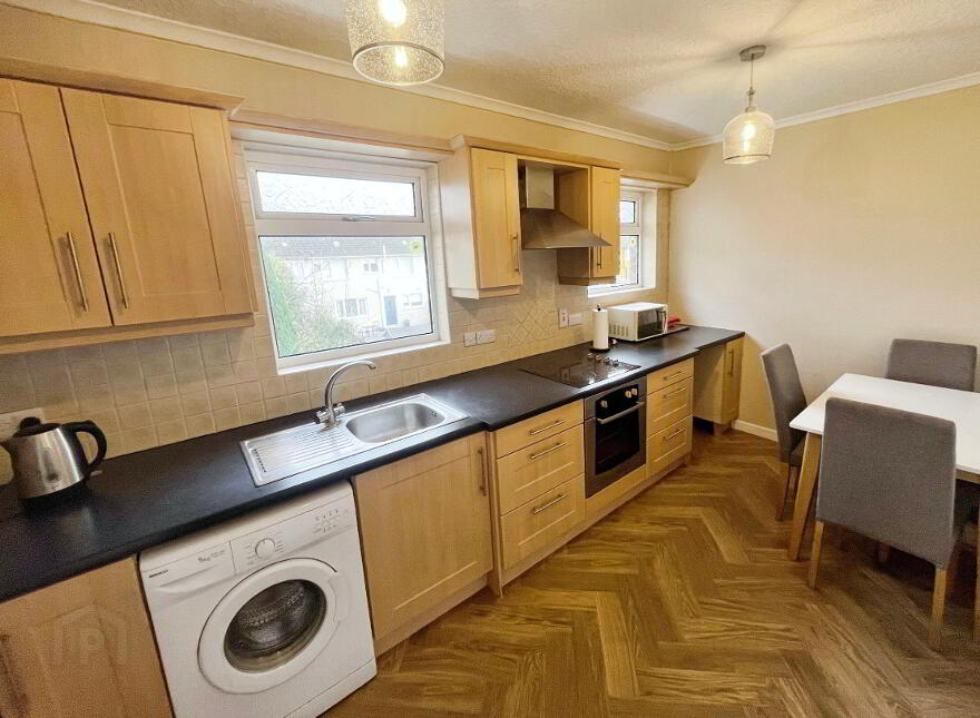 16 Lawnmount Crescent, Lisburn, BT27 4TT