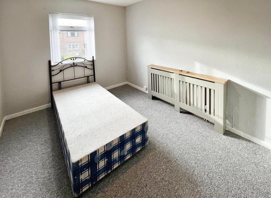 16 Lawnmount Crescent, Lisburn, BT27 4TT