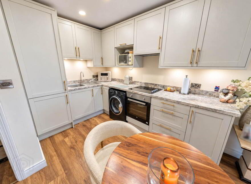 Apt 8, Casement Court, Andersonstown Road, Andersonstown, Belfast, BT11 9BS