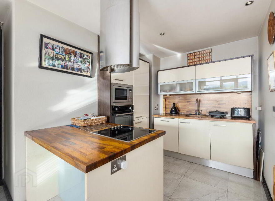 607 One Beacon, Beacon Court, Dublin, D18Y590