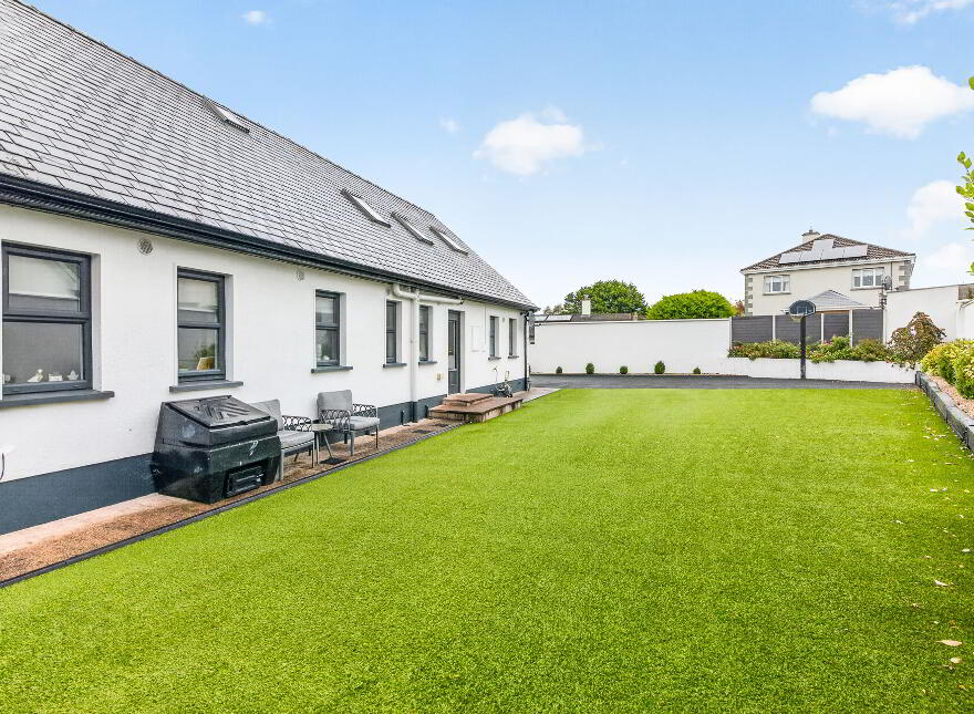 Charlestown Road, Tubbercurry, F91EH95