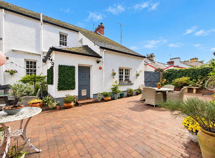 5 The Crescent, Ardglass, BT30 7SB