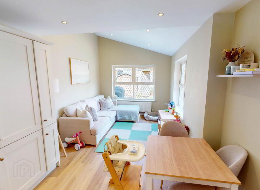 42 Ballantine Gardens, Lisburn, BT27 5FB