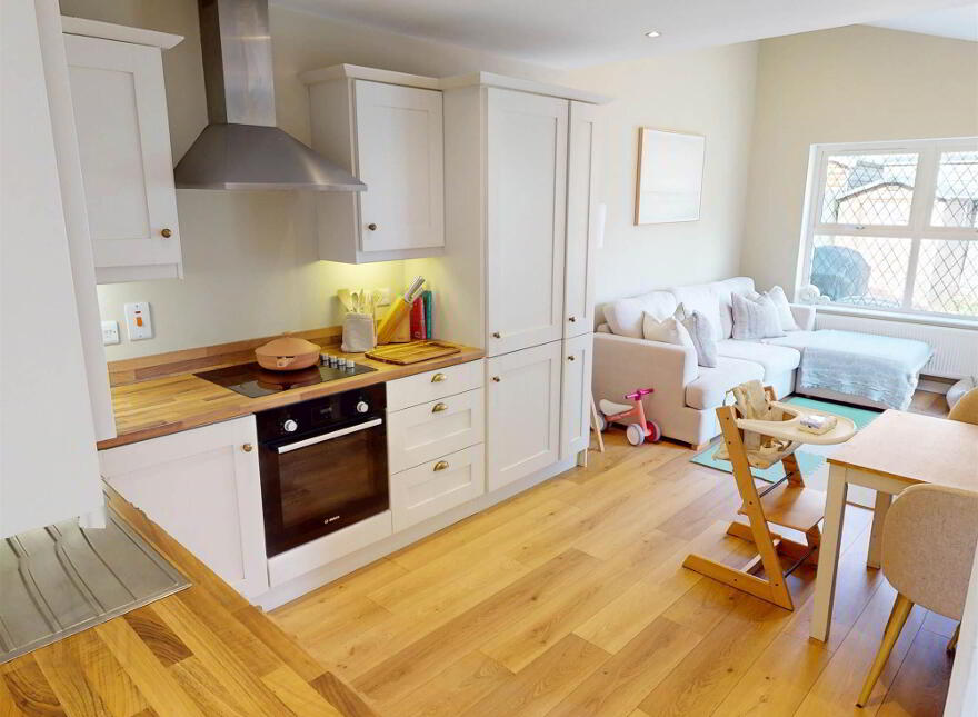 42 Ballantine Gardens, Lisburn, BT27 5FB