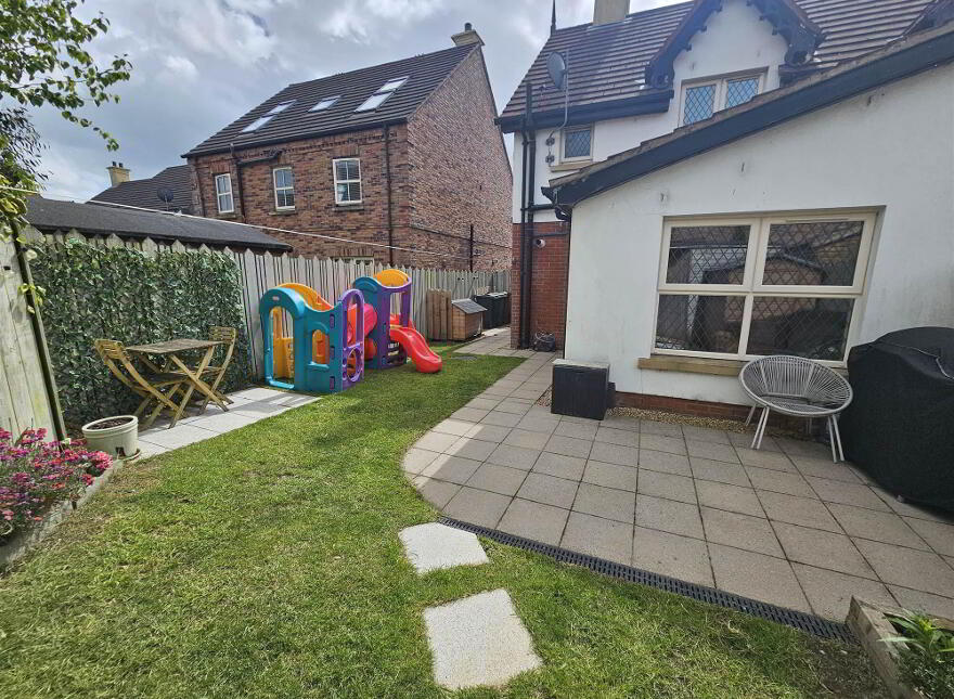 42 Ballantine Gardens, Lisburn, BT27 5FB