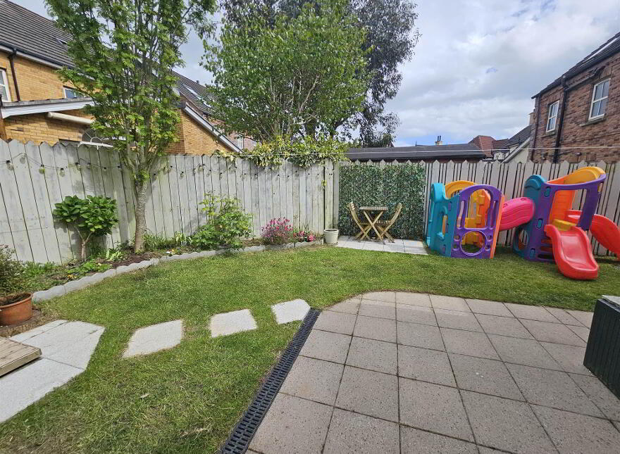 42 Ballantine Gardens, Lisburn, BT27 5FB