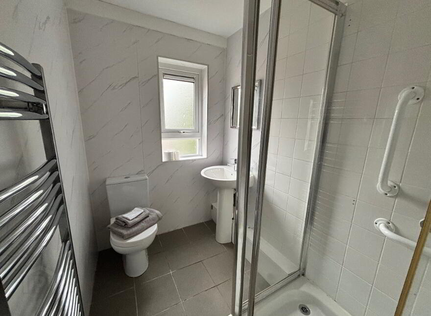 34 Sunnylands Grove, Carrickfergus, BT38 8NR