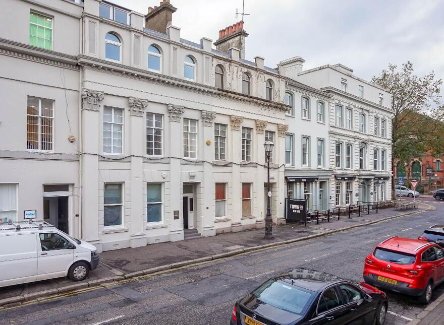 Apt 3, 10 Lower Crescent, Belfast, BT7 1NR photo