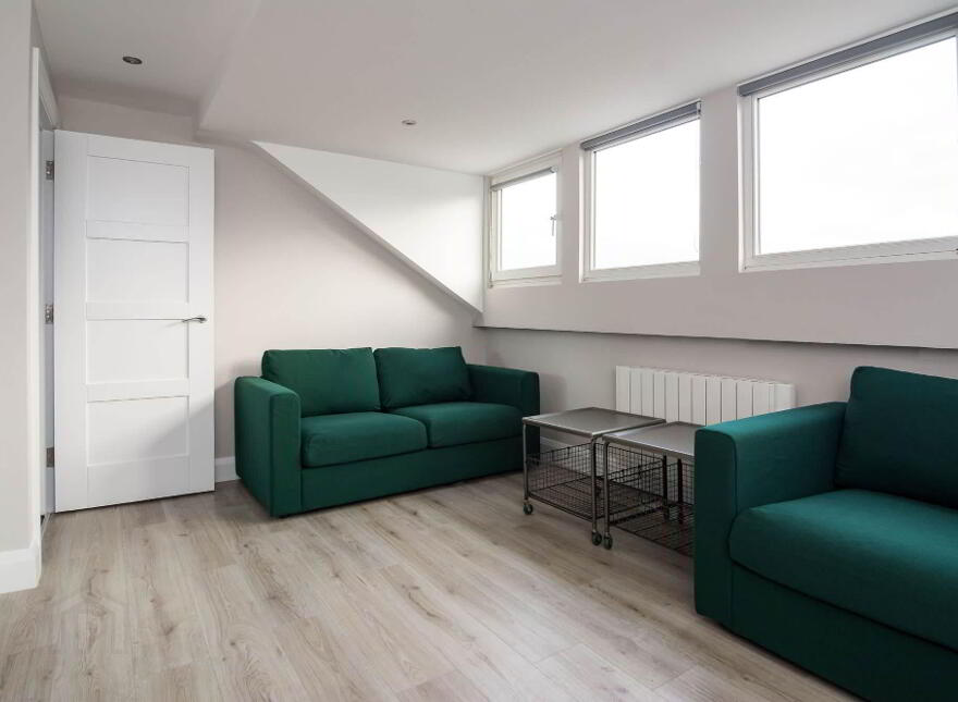 Apt 3, 10 Lower Crescent, Belfast, BT7 1NR