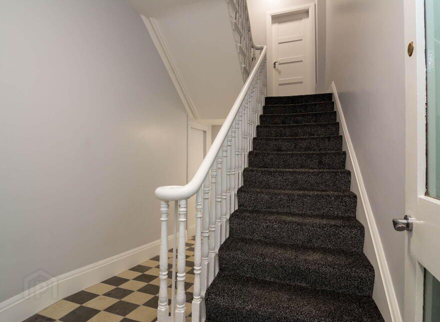 Apt 3, 10 Lower Crescent, Belfast, BT7 1NR