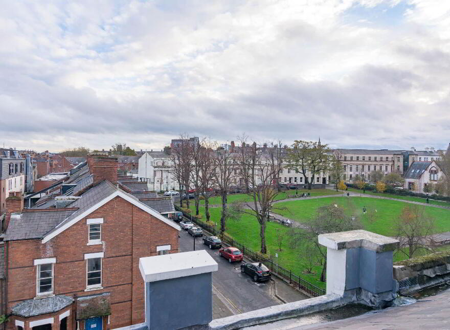 Apt 3, 10 Lower Crescent, Belfast, BT7 1NR
