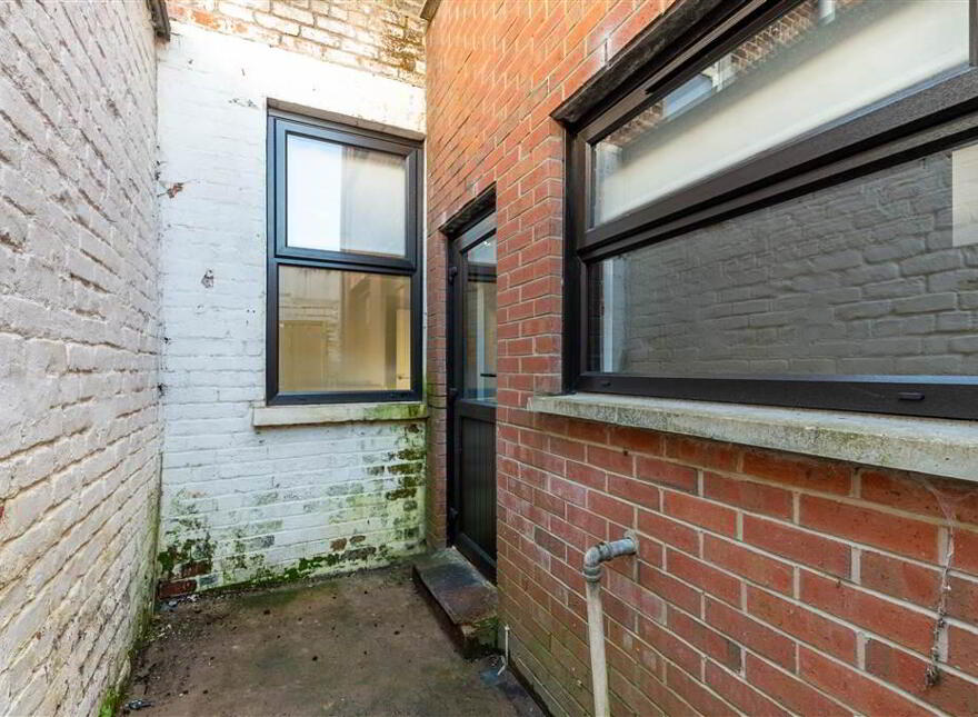 110 Broadway, Belfast, BT12 6HX