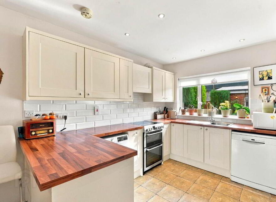 49 Beechcroft, Summerhill, A83X370