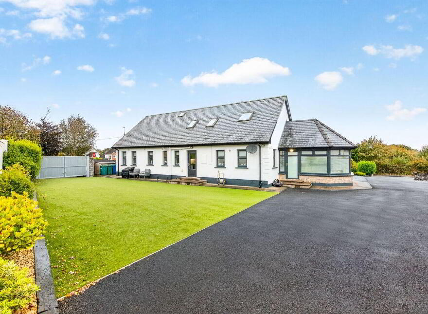 Charlestown Road, Tubbercurry, F91EH95