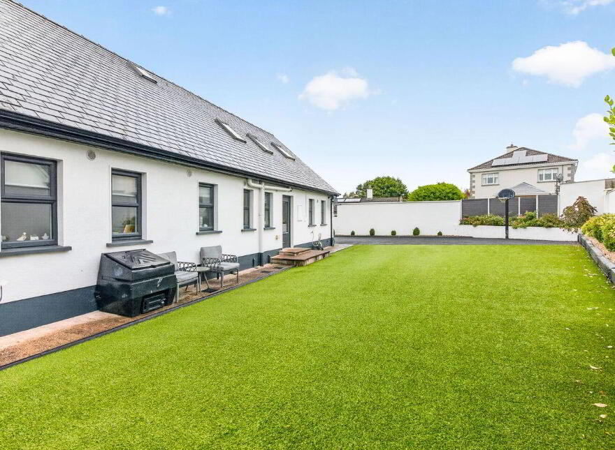 Charlestown Road, Tubbercurry, F91EH95