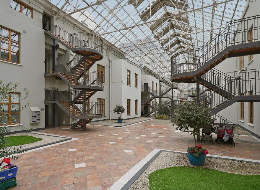 101 The Fir, Winter Garden, Pearse Street, Dublin 2, D02