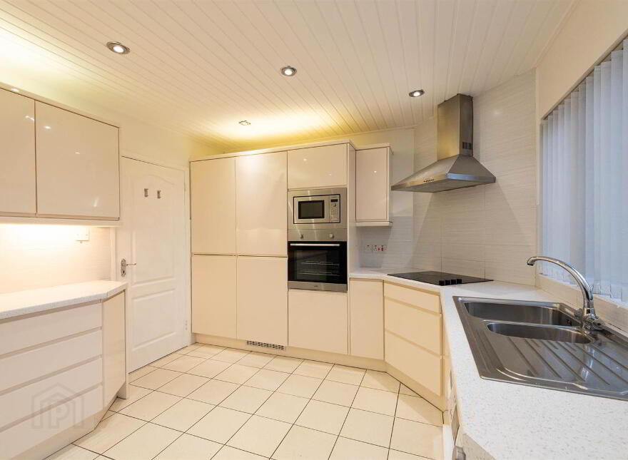 15 Marlborough Crescent, Carryduff, Belfast, BT8 8NP